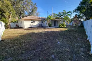 2784 Martin St, Sarasota, FL 34237 - Photo 9