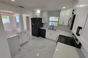 2784 Martin St, Sarasota, FL 34237 - Photo 29