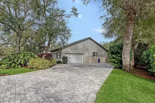 4711 Maid Marian Ln, Sarasota, FL 34232 - Photo 3