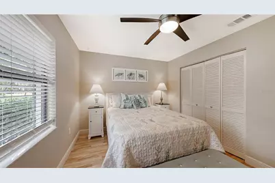 4711 Maid Marian Lane, Sarasota, FL 34232 - Photo 11