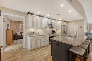 4711 Maid Marian Ln, Sarasota, FL 34232 - Photo 7