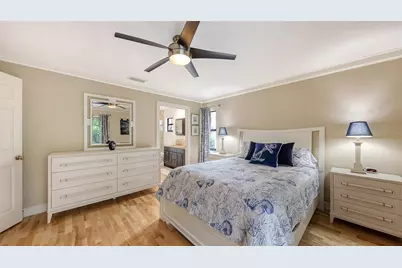 4711 Maid Marian Lane, Sarasota, FL 34232 - Photo 9