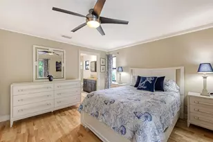 4711 Maid Marian Ln, Sarasota, FL 34232 - Photo 9