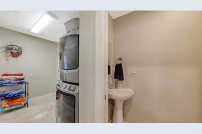 4711 Maid Marian Lane, Sarasota, FL 34232 - Photo 17