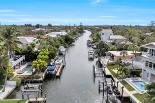 4881 Oxford Dr, Siesta Key, FL 34242 - Photo 11