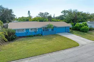 3040 Tyrone Ln, Sarasota, FL 34239 - Photo 7