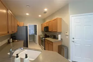 3880 82nd Ave Cir E, Sarasota, FL 34243 - Photo 9