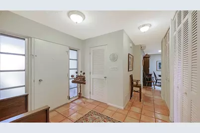 1672 Shoreland Drive, Sarasota, FL 34239 - Photo 5