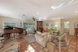 1672 Shoreland Dr, Sarasota, FL 34239 - Photo 7