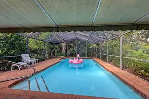 1672 Shoreland Dr, Sarasota, FL 34239 - Photo 29