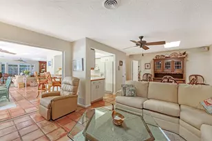 1672 Shoreland Dr, Sarasota, FL 34239 - Photo 17