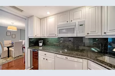 800 Benjamin Franklin Drive #202, Sarasota, FL 34236 - Photo 9