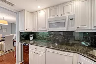 800 Benjamin Franklin Dr, Sarasota, FL 34236 - Photo 9