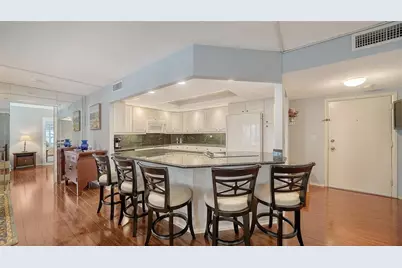 800 Benjamin Franklin Drive #202, Sarasota, FL 34236 - Photo 7