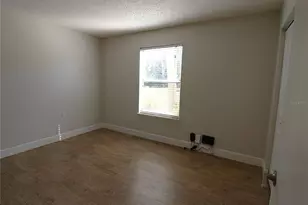 8115 45th Ct E, Sarasota, FL 34243 - Photo 7