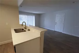 8115 45th Ct E, Sarasota, FL 34243 - Photo 3