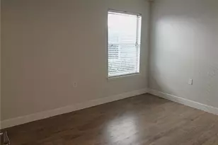 8115 45th Ct E, Sarasota, FL 34243 - Photo 9