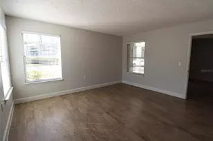 8115 45th Ct E, Sarasota, FL 34243 - Photo 5