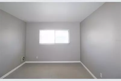 3001 Bee Ridge Road #219, Sarasota, FL 34239 - Photo 7