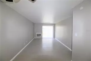 3001 Bee Ridge Rd, Sarasota, FL 34239 - Photo 5