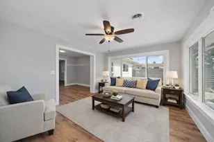 2426 Tangerine Dr, Sarasota, FL 34239 - Photo 7