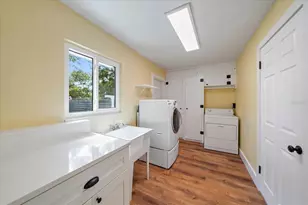 2426 Tangerine Dr, Sarasota, FL 34239 - Photo 33