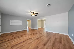 2426 Tangerine Dr, Sarasota, FL 34239 - Photo 19