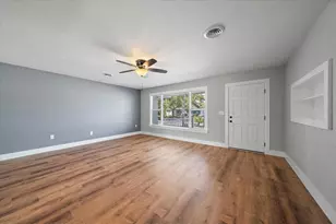 2426 Tangerine Dr, Sarasota, FL 34239 - Photo 17