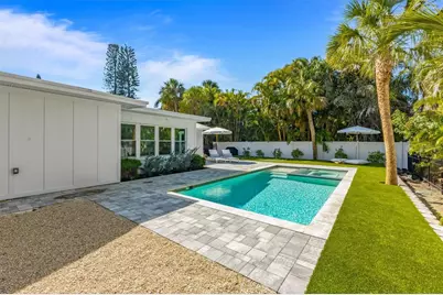 414 79th Street, Holmes Beach, FL 34217 - Photo 9