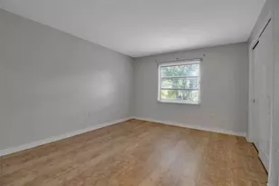 960 La Costa Cir, Sarasota, FL 34237 - Photo 19