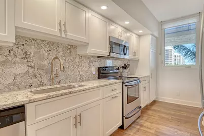 1115 Gulf Of Mexico Drive #304, Longboat Key, FL 34228 - Photo 13