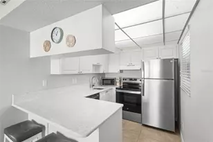 7193 W Country Club Dr N, Sarasota, FL 34243 - Photo 9