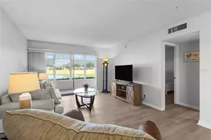 7193 W Country Club Dr N, Sarasota, FL 34243 - Photo 7