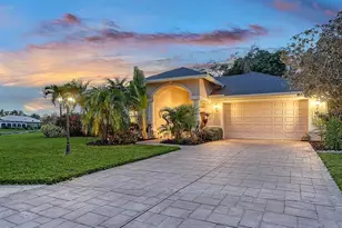 8117 Misty Oaks Blvd, Sarasota, FL 34243 - Photo 1