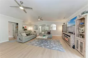 411 Harbor View Ln, Largo, FL 33770 - Photo 9