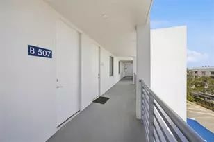 1703 N Tamiami Trl, Sarasota, FL 34234 - Photo 3