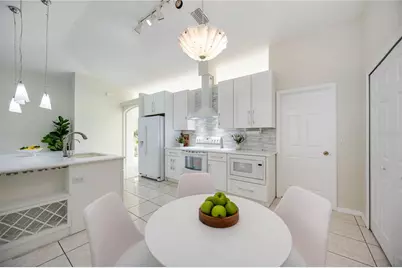 925 NE 4th Avenue, Cape Coral, FL 33909 - Photo 9