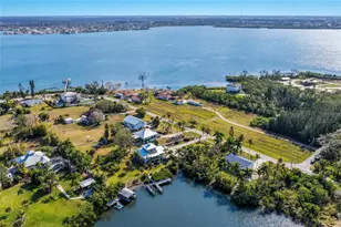 898 Bayshore Dr, Terra Ceia, FL 34250 - Photo 5