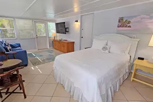 2442 Wood St, Sarasota, FL 34237 - Photo 25
