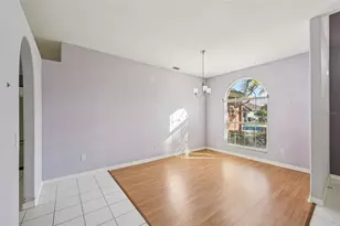 7310 38th Ct E, Sarasota, FL 34243 - Photo 11