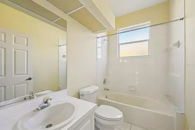 7310 38th Court E, Sarasota, FL 34243 - Photo 29