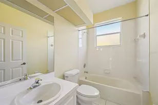 7310 38th Ct E, Sarasota, FL 34243 - Photo 29