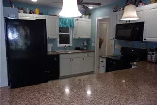 1814 Columbine Pl, Sun City Center, FL 33573 - Photo 9