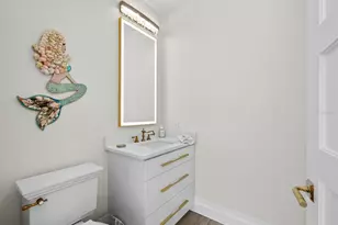 1800 Benjamin Franklin Dr, Sarasota, FL 34236 - Photo 25