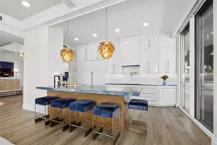 1800 Benjamin Franklin Dr, Sarasota, FL 34236 - Photo 9