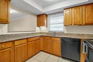 960 La Costa Cir, Sarasota, FL 34237 - Photo 5