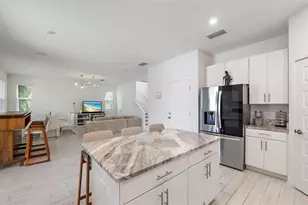 2587 Temple St, Sarasota, FL 34239 - Photo 9