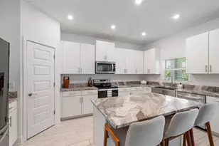 2587 Temple St, Sarasota, FL 34239 - Photo 7