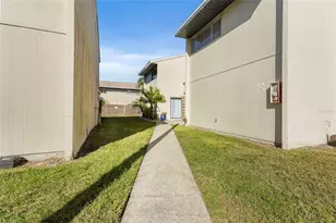 1143 Longfellow Rd, Sarasota, FL 34243 - Photo 17