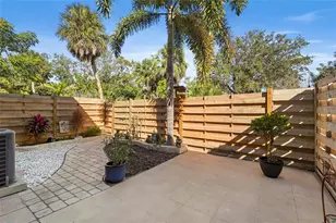 1143 Longfellow Rd, Sarasota, FL 34243 - Photo 11